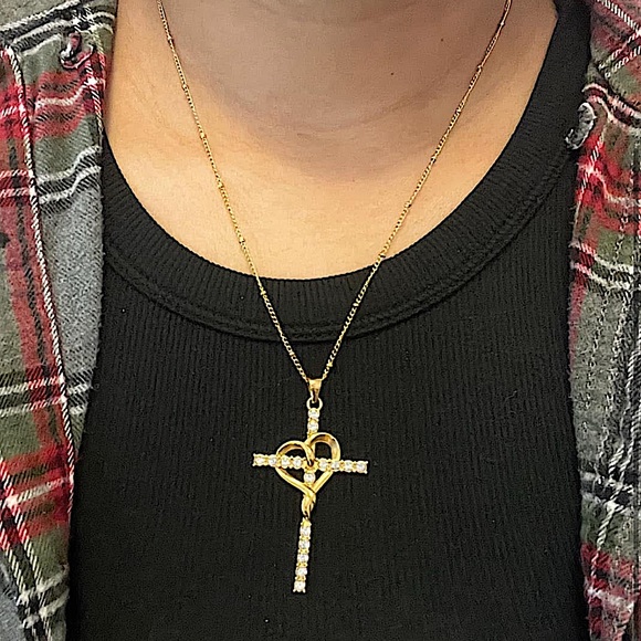 18k Gold CZ Cross Pendant w heart Necklace - Picture 2 of 2